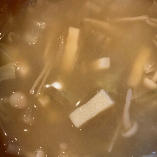 白菜とえのきとじゃがいもと高野豆腐の味噌汁